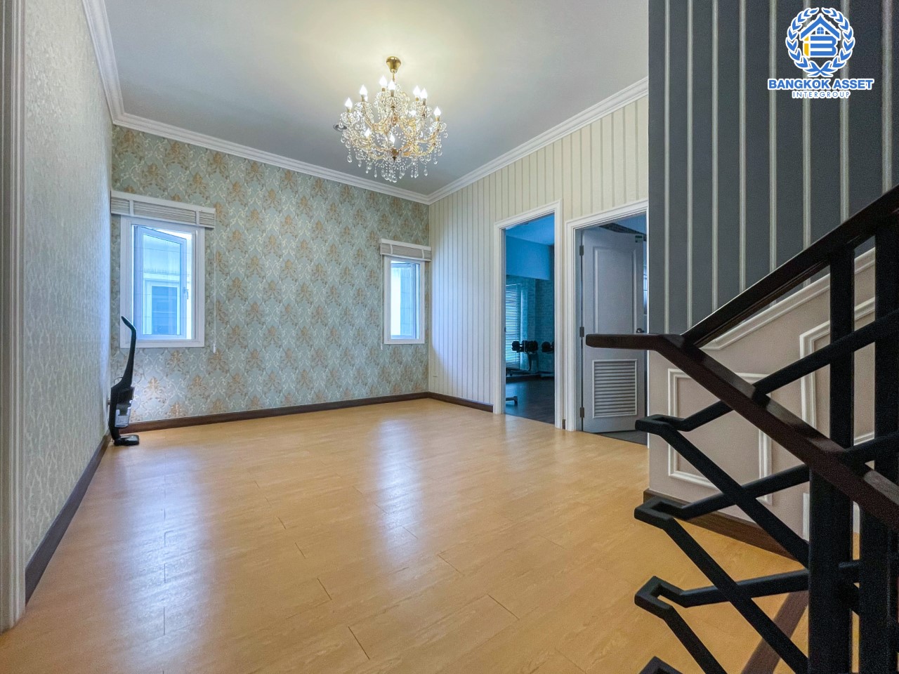 *****บ้านเดี่ยวมือสอง ม. คุณาลัย ซิมโฟนี บ้านกล้วย-ไทรน้อย บ้านสวยพร้อมเข้าอยู่ หลังมุม บนเนื้อที่กว่า 74.9 ตร.ว. พื้นที่ใช้สอยกว้างถึง 250 ตร.ม. ฟังก์ชัน 5 ห้องนอน 4 ห้องน้ำ 2 ที่จอดรถ บนทำเลโซนเมือง เดินทางสะดวกใกล้ร้านอาหาร เชื่อมต่อถนน หลายเส้นทาง ใกล้รถไฟฟ้าสายสีม่วง "สถานีคลองบางไผ่" และเซ็นทรัลเวสต์เกต